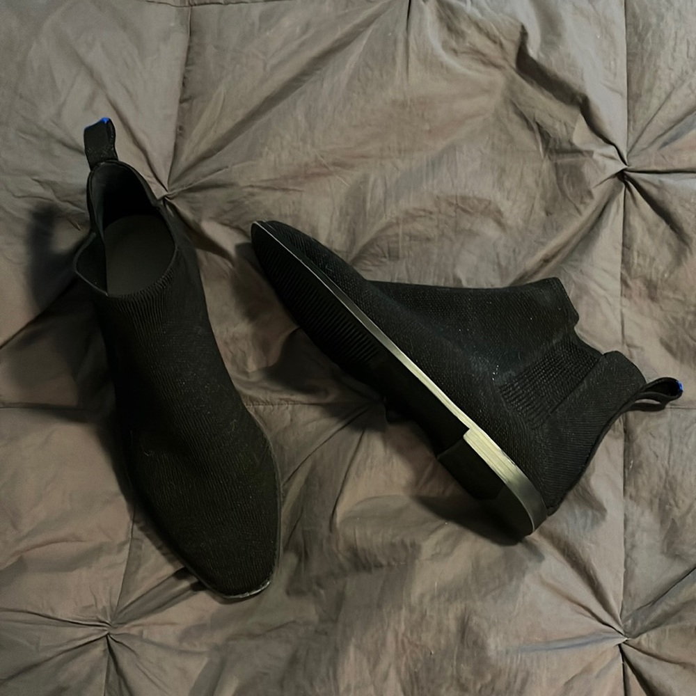 Rothy’s Merino Ankle Boot in black. Women’s 9.5
